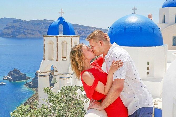 Private Photo Session with a Local Photographer in Santorini - Key Points