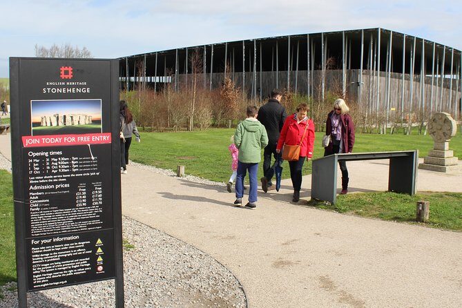 Private Pre Cruise Excursion Transfer London to Southampton Port Via Stonehenge - FAQs