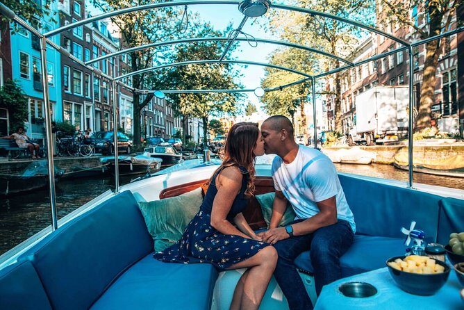 Private Romantic Canal Cruise Amsterdam with Bubbly and Snacks - Why This Tour Works