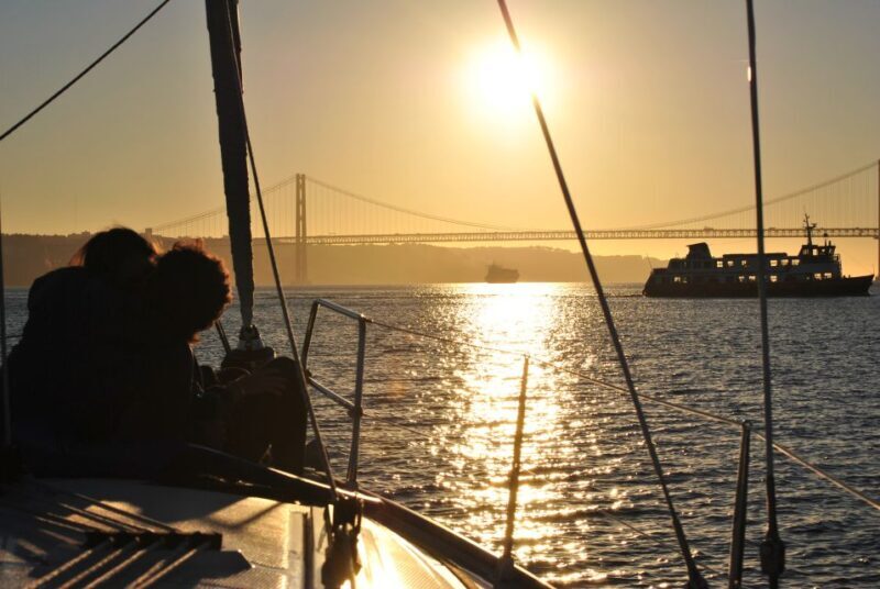 Private Romantic cruise with sparkling wine- 2-Hour- Lisbon - Who Is This Tour Best For?