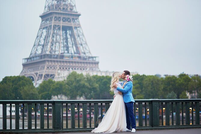 Private Romantic Photoshoot in Paris with Bouquet of Flowers - What’s Included and How Does It Work?