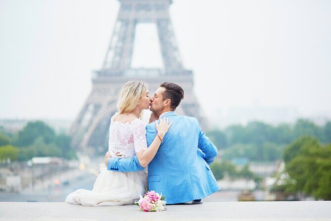 Private Romantic Photoshoot in Paris with Bouquet of Flowers - Location & Meeting Point