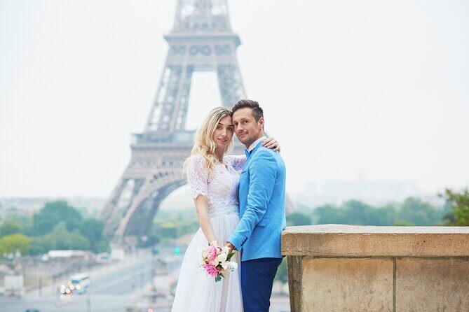 Private Romantic Photoshoot in Paris with Bouquet of Flowers - What Past Travelers Say