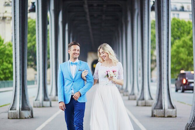 Private Romantic Photoshoot in Paris with Bouquet of Flowers - Who Is This Best For?