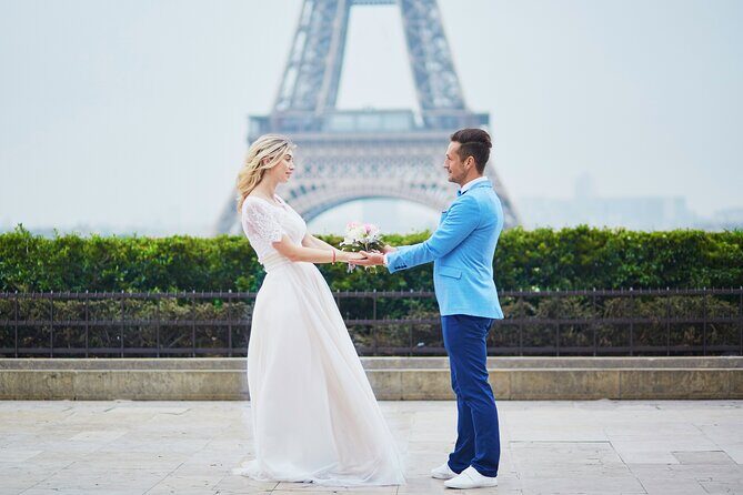 Private Romantic Photoshoot in Paris with Bouquet of Flowers - FAQ
