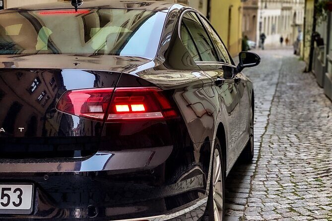 Private ROUND-TRIP (FROM and TO the AIRPORT) by LIMOUSINE 3+1pax - What Does the Experience Look Like?