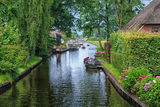 Private Sightseeing Tour to Giethoorn Dutch Venice from Amsterdam - What the Reviews Say