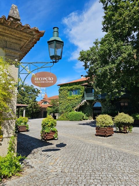 Private Sommelier Tour (Verde e Douro): 3 Wineries and Lunch - Key Points