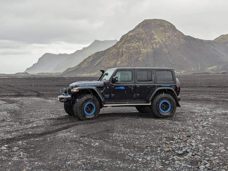 Private South Coast, Ice Cave, & Black Sands Tour - The Experience of Traveling with Guides