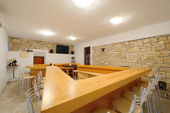 Private Sparkling Wine Tasting in Istria - Key Points