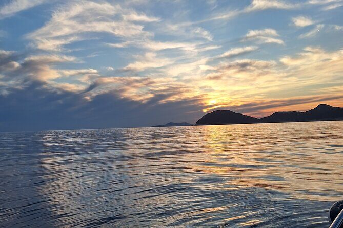 Private Sunset Boat Tour Visit to Dubrovnik with Drinks Included - Who Should Consider This Tour?
