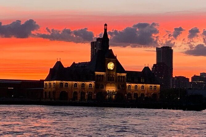 Private Sunset Sail of NYC Skyline and Statue of Liberty - FAQs