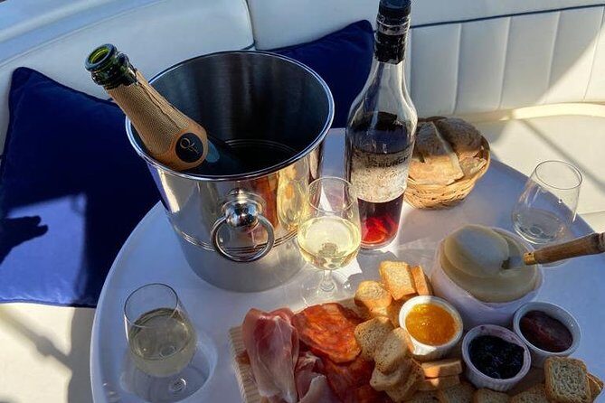 Private tasting in the Douro (1 to 6 people) on a Yacht just for you - Is it family-friendly?