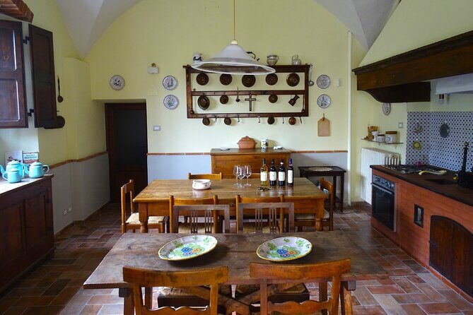 Private tasting of organic wines in the cellar in Arezzo - Who Will Appreciate This Tour?