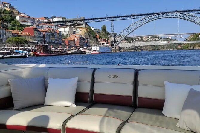 Private Tour 1h: Foz, Ribeira and Pte. D.luis, group price up to 6px - The Bottom Line