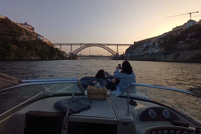 Private Tour 6 Bridges and Douro 2h opt. sunset, group price up to 6px - Who Should Consider This Tour?
