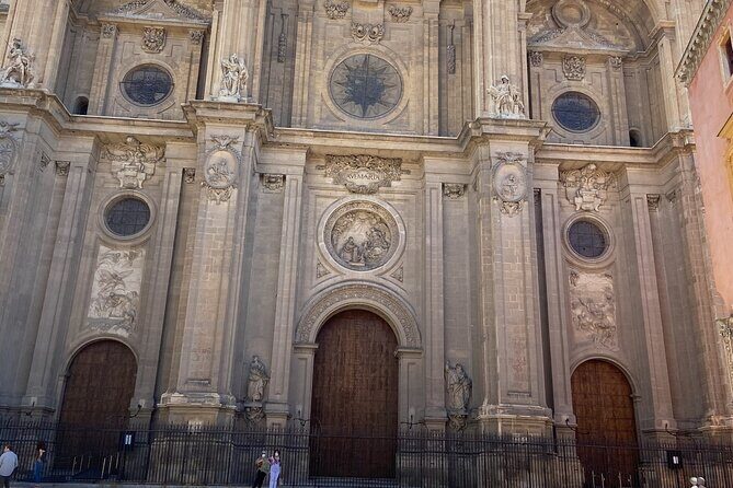 Private Tour Albayzin and City Center (Entrance fees included) - Wrapping Up in Plaza Nueva and A Taste of Granada