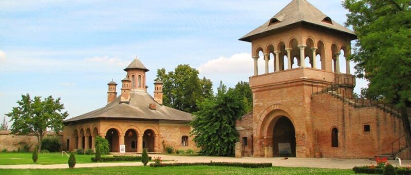 Private Tour from Bucharest to Dracula's tomb and Mogosoaia - Who Would Enjoy This Tour?