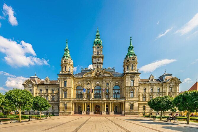 Private Tour from Budapest to Prague Sightseeing - Key Points