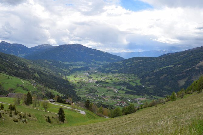 Private tour from Salzburg with the end of the tour in Venice - Exploring Gmuend and Millstatt Abbey