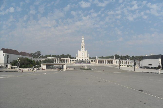 Private Tour Full Day Fátima - Porto - Óbidos - from Lisbon - How the Logistics Shape Up