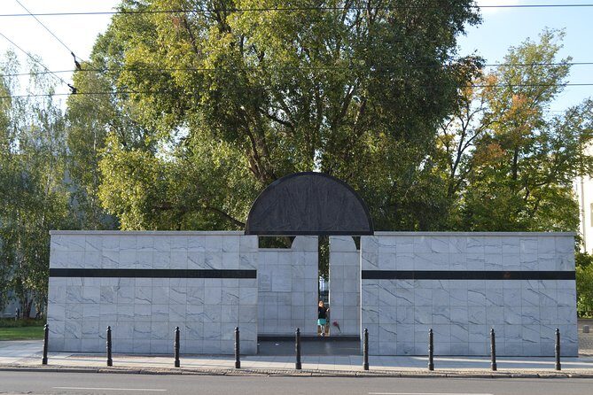 Private tour: Jewish heritage in Warsaw - The Experience Weighs in