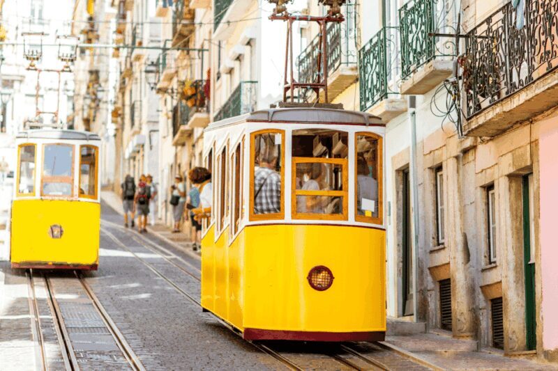 Private tour Lisbon on foot: Chiado to Alfama, Dutch guide. - Key Points