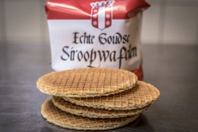 Private tour: Markthal, Cube houses and Rooftop Het Witte Huis - Strolling Along Rotterdam’s Historic Harbour & Cube Houses