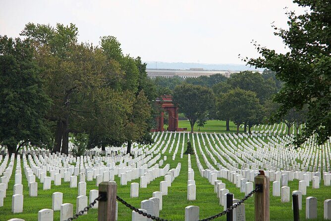 Private Tour of Arlington Cemetery (English/Portuguese) - A Detailed Look at the Arlington Cemetery Private Tour