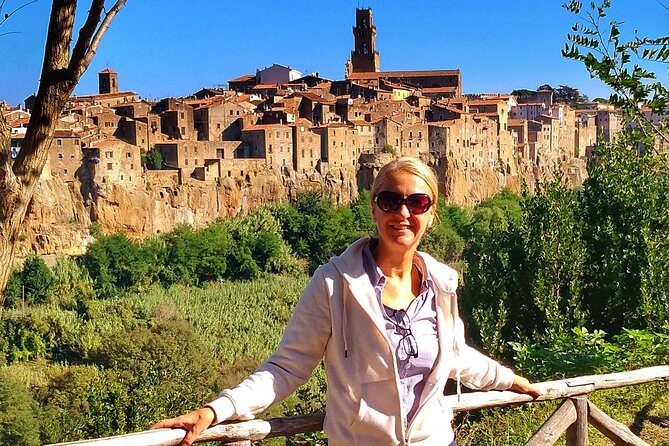 Private tour of Pitigliano and Etruscan cave routes - Exploring Pitigliano: A Town Set on a Volcanic Cliff