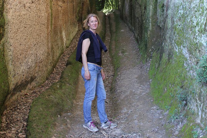 Private tour of Pitigliano and Etruscan cave routes - The Experience and Price