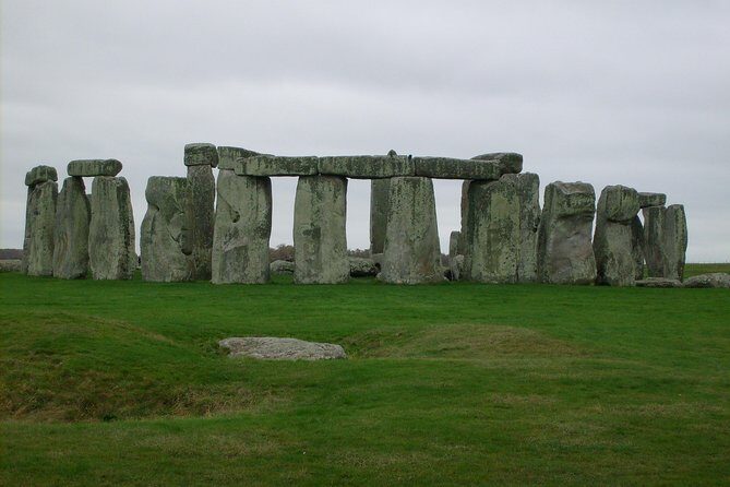 Private Tour of Stonehenge and Salisbury Cathedral - Scenic and Authentic Experience