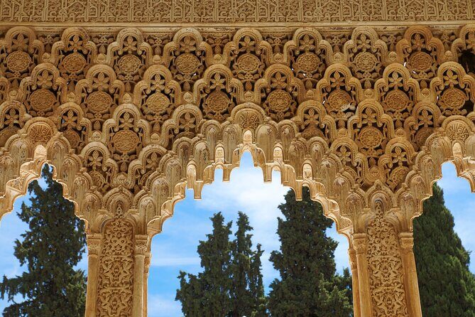 Private tour of the Alhambra entrances included - Key Points