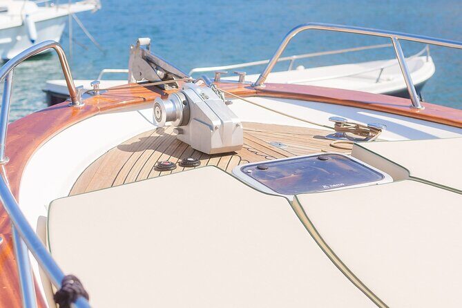 Private tour of the island of Ischia on a Fratelli Aprea gozzo - FAQ