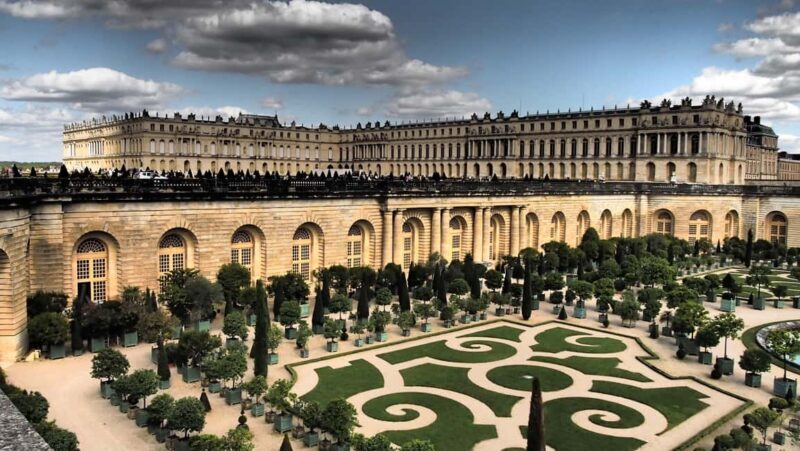 Private tour of the Palace of Versailles and its Gardens - Key Points