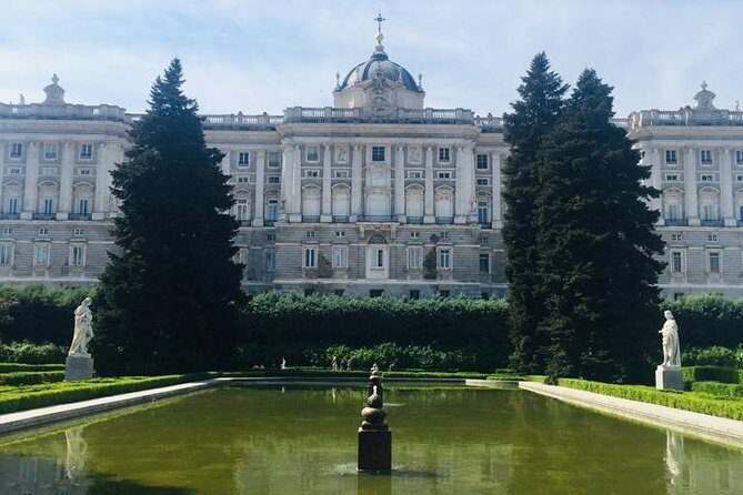 Private tour of the royal palace, private guide, fast entrance and pick up at the hotel. - Practicalities and Considerations