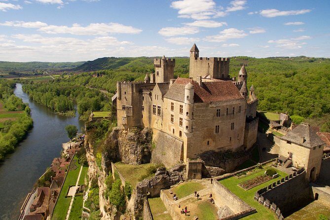Private Tour : Prehistoric Cave and Castle by EXPLOREO SARLAT - A Closer Look at What This Tour Offers