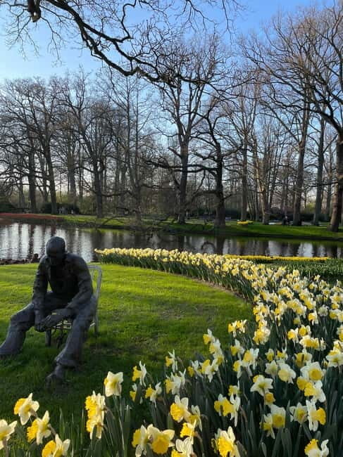 Private Tour, Tesla from Amsterdam: Keukenhof & Tulip Fields - Exploring Keukenhof: The Garden of Europe