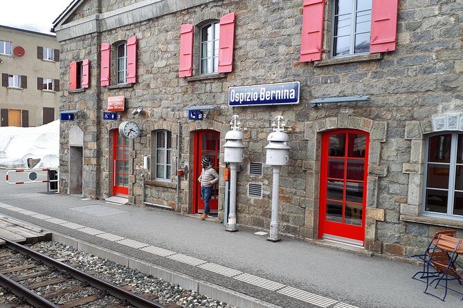 Private tour to Bernina train & Lake Como. Hotel pick-up - Frequently Asked Questions