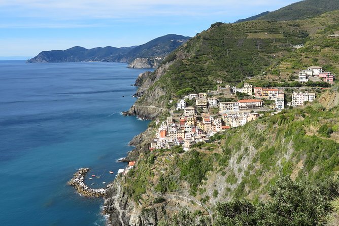Private Tour to Cinque Terre from Florence - How you get between villages: boat or train (and why season matters)