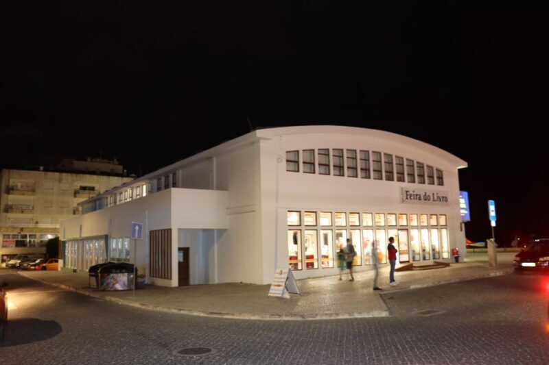 Private Tour to Nazaré & Alcobaça, giant waves and monastery - FAQs