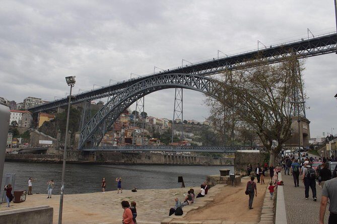 Private tour to the city of Porto c/proof of Porto wine - FAQs