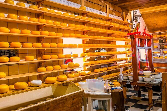 Private Tour to Zaanse Schans + Giethoorn with renting boat - Who Should Consider This Tour?