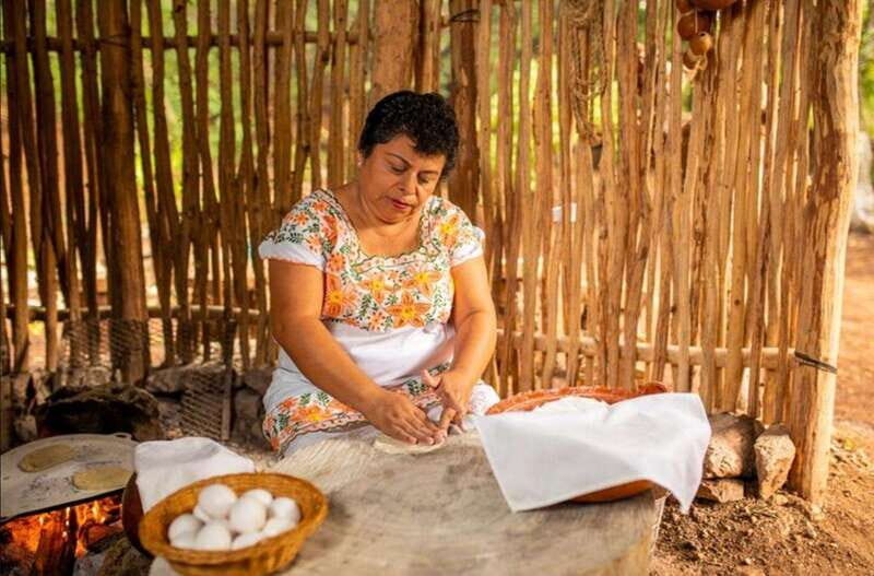 Private Tour Uxmal Land Rover Vintage safari & Mayan brunch - Exploring Uxmal’s Ruins with an Expert Guide