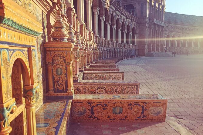 Private Tour with Local Guide to know the Seville Essential - First Impressions: Why a Private Guided Tour Matters