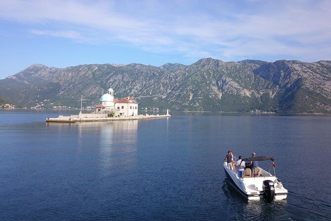 Private tour with speed boat - Perast and Lady of the rock - Exploring the Bay of Kotor by Speedboat