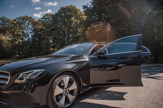 Private transfer from BRU Airport to Brussels city with luxury limousine 3 pax - Key Points