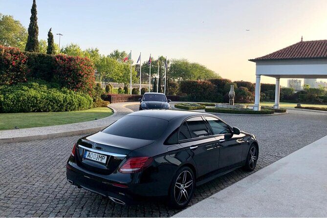 Private transfer from Porto to Lisbon with two Sightseeing stops - The Sum Up