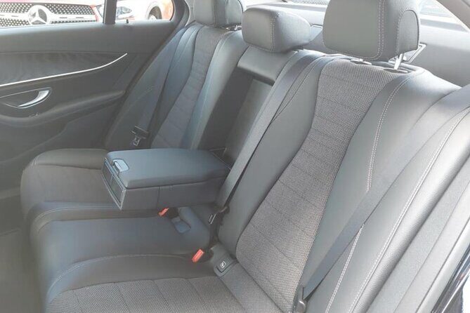 Private Transfer from Prague Airport to Prague City Hotels 1 - 3 pax - Who Should Consider This Service?