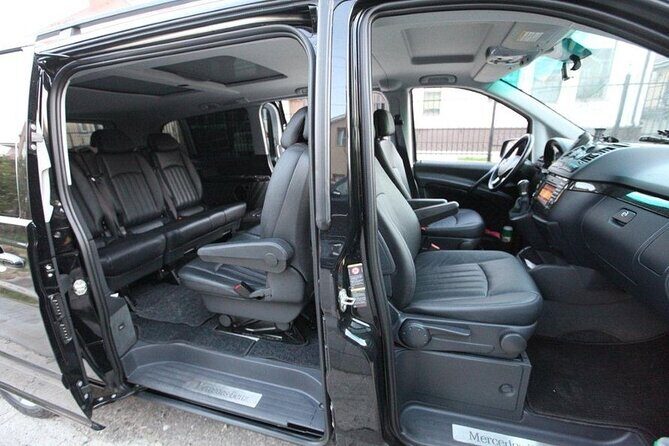 Private Transfer from Prague Airport to Prague City Hotels 1 - 7 pax - Why Choose a Private Transfer in Prague?